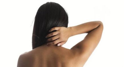 The girl shows the spinal soronis on the neck