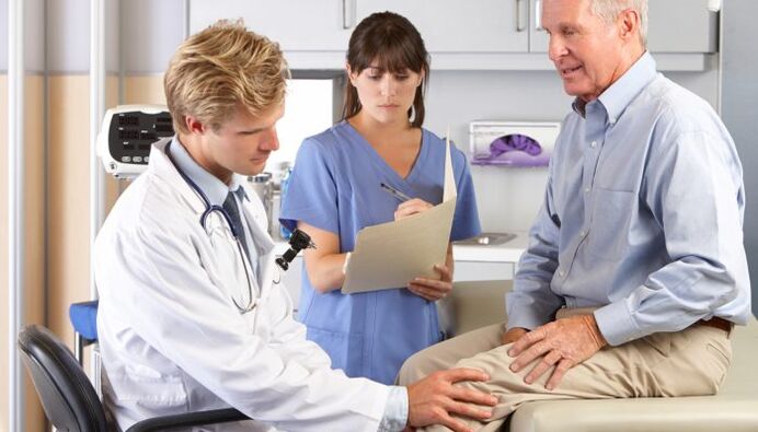 Doctor's examination for knee arthrosis