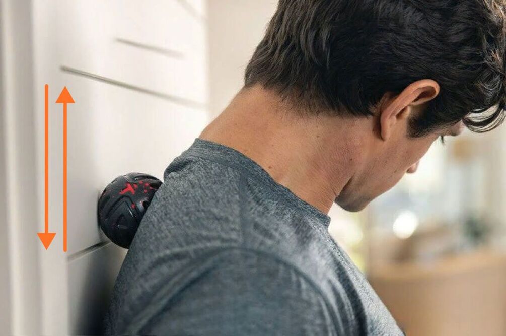 Exercise against tight shoulders